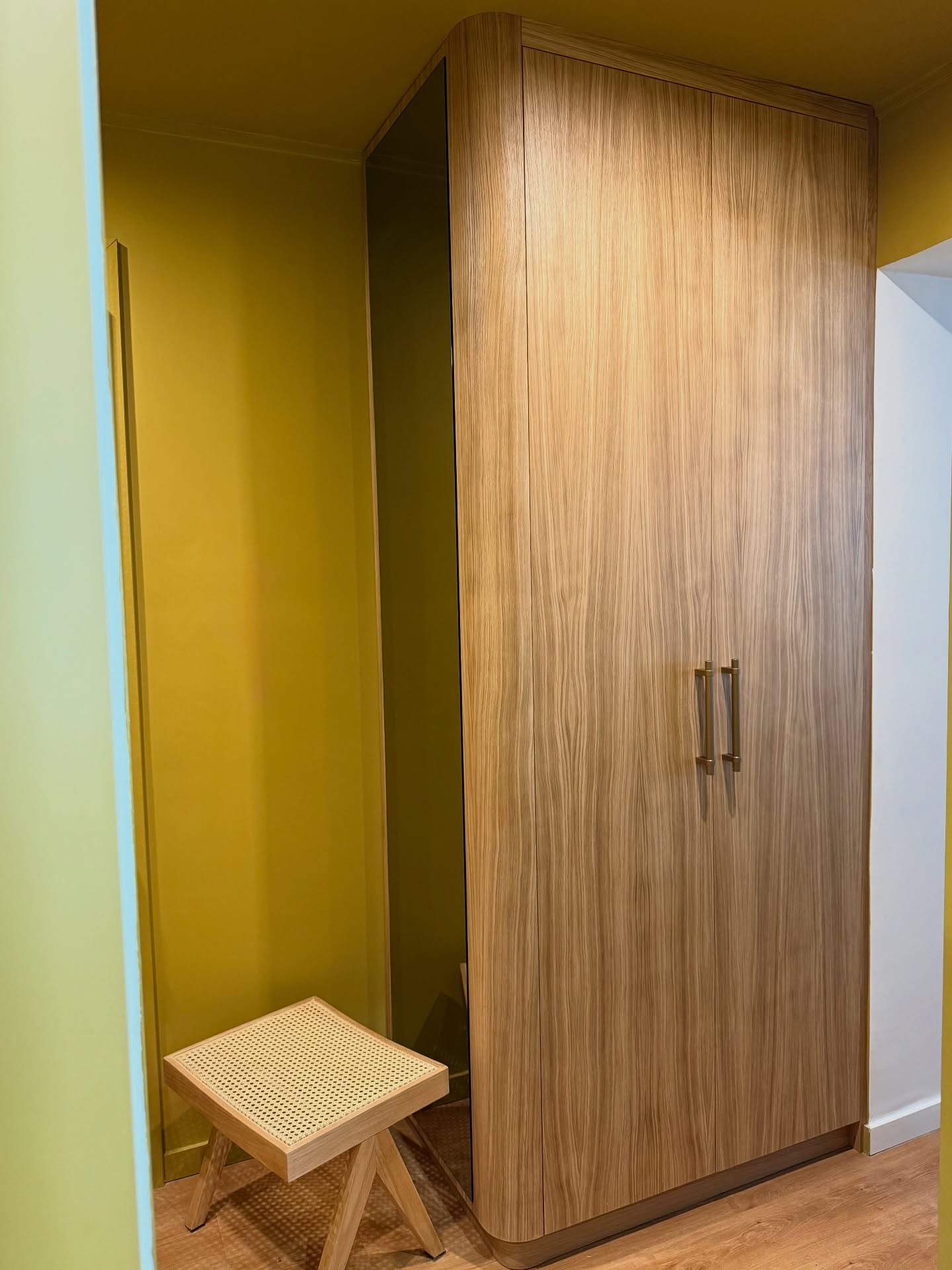 Création de mobilier sur mesure par un menuisier bois haut de gamme à Aix-en-Provence