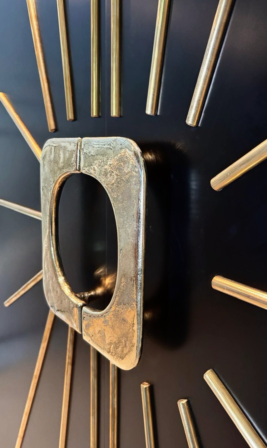 Poignée en bronze finition or poli et détails en laiton : une touche de luxe jusque dans le moindre détail