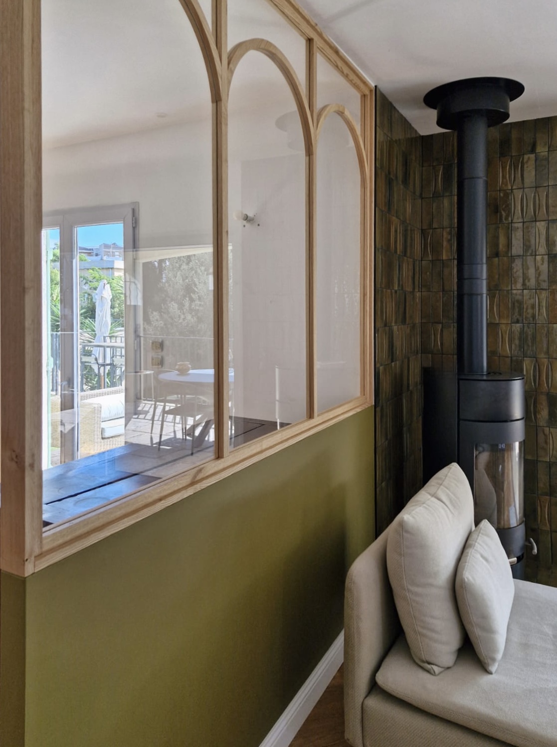 Verrière en bois massif sur mesure : authenticité et modernité pour vos intérieurs en PACA